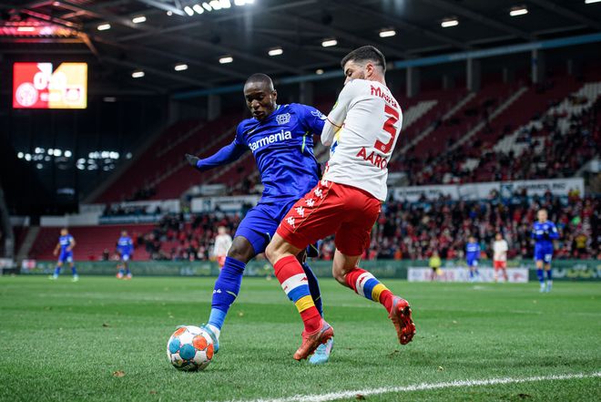 里昂强势勒沃库森，本泽马一己之力扛起全队的简单介绍