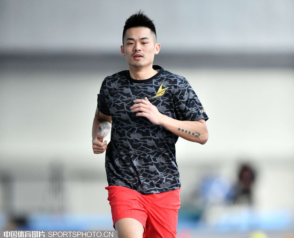 法国羽毛球队横扫泰国羽毛球队，林丹关键制胜