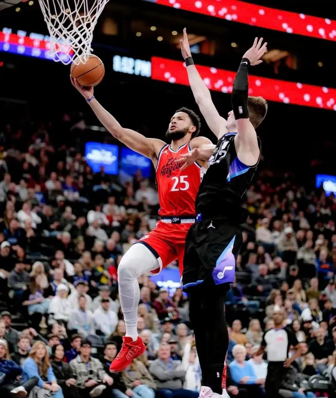 开云体育app-雄鹿鏖战热火，西蒙斯制霸全场的简单介绍