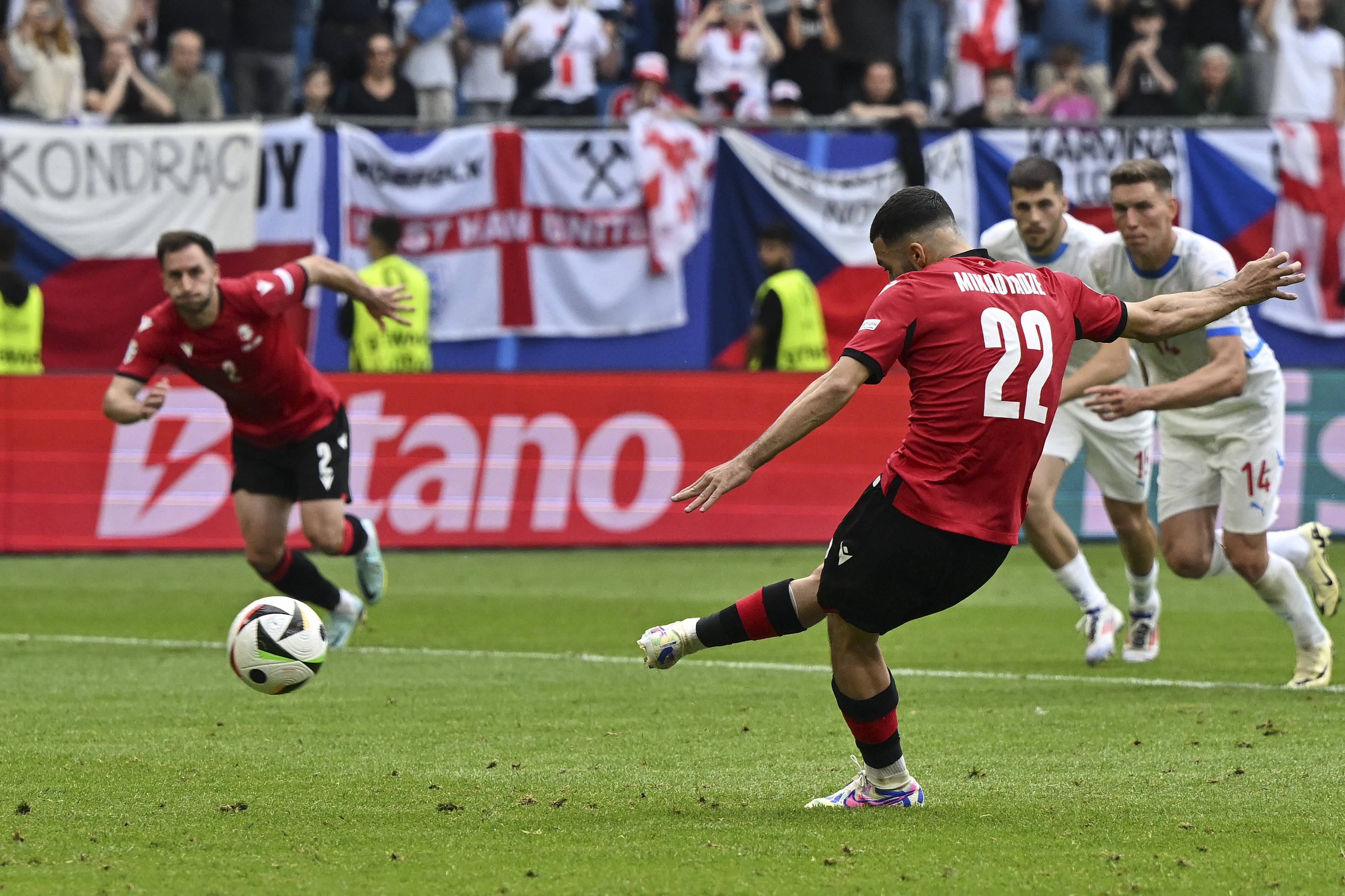 开云体育入口-土耳其横扫墨西哥，德布劳内绝境逆转