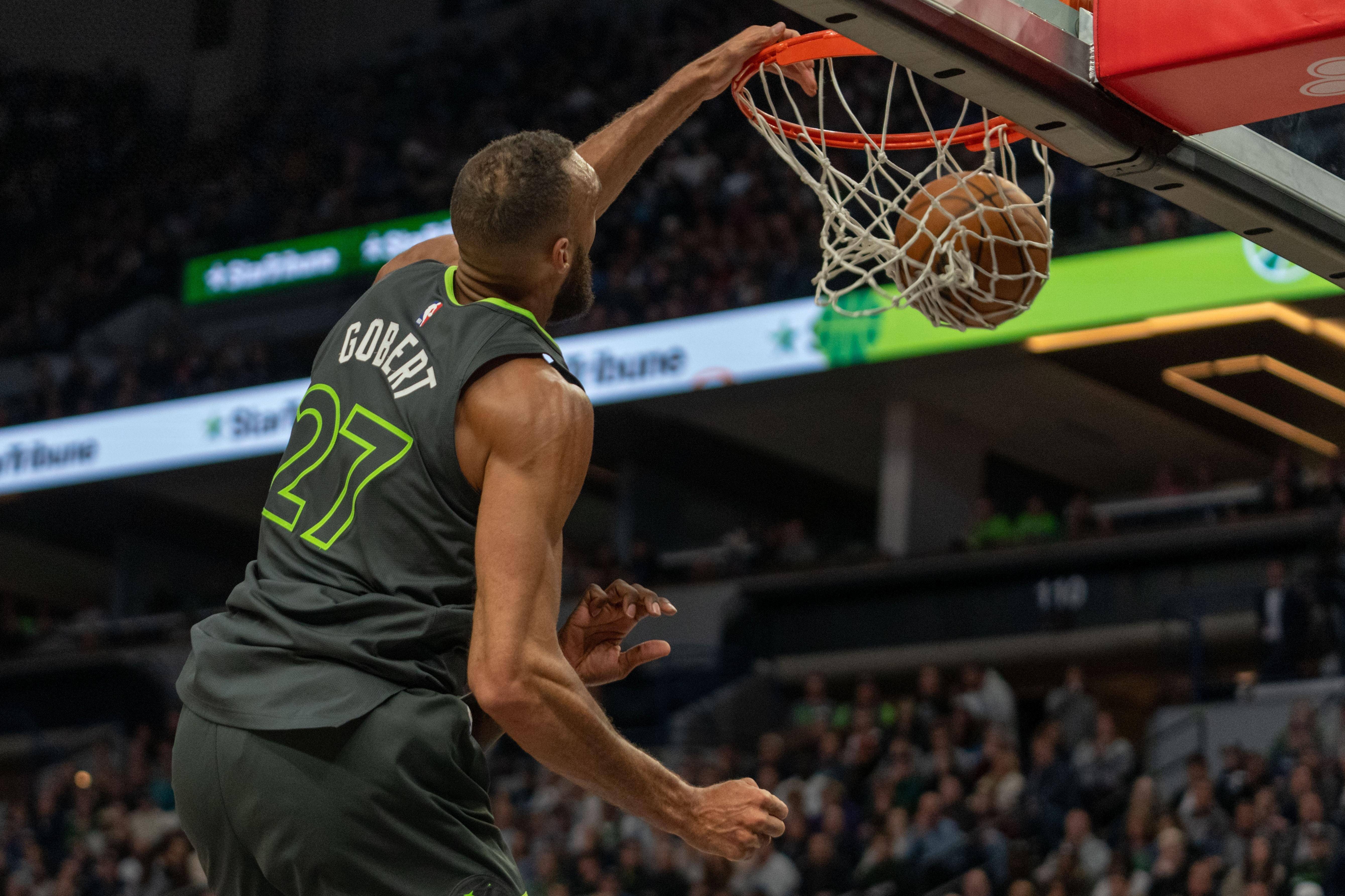 掘金碾压热火B队，贝弗利制霸全场的简单介绍