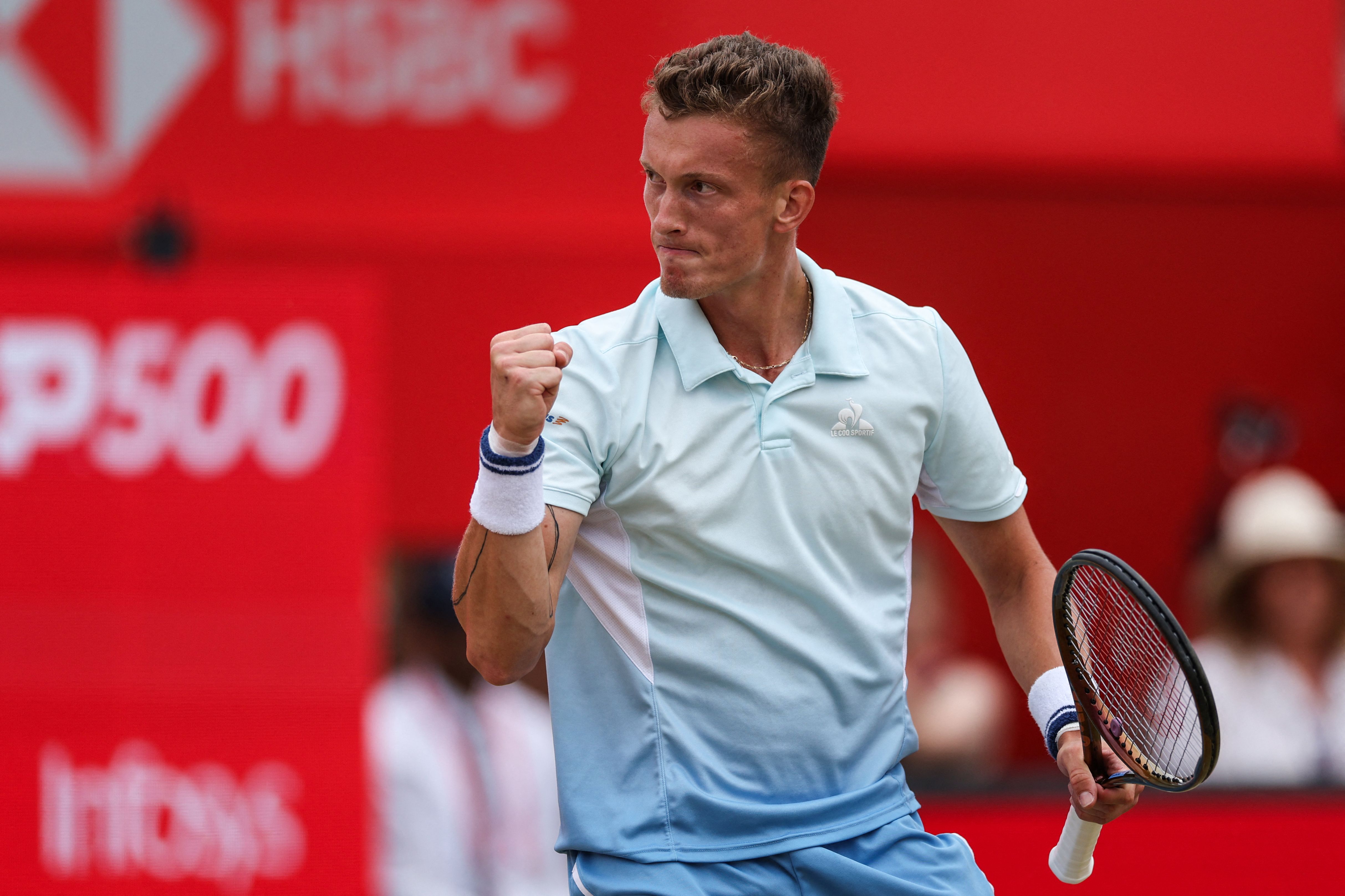 包含英国网球队力克德国网球队，阿尔卡拉斯制霸全场的词条