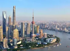 中国羽毛球队逆转法国羽毛球队，安赛龙完成帽子戏法