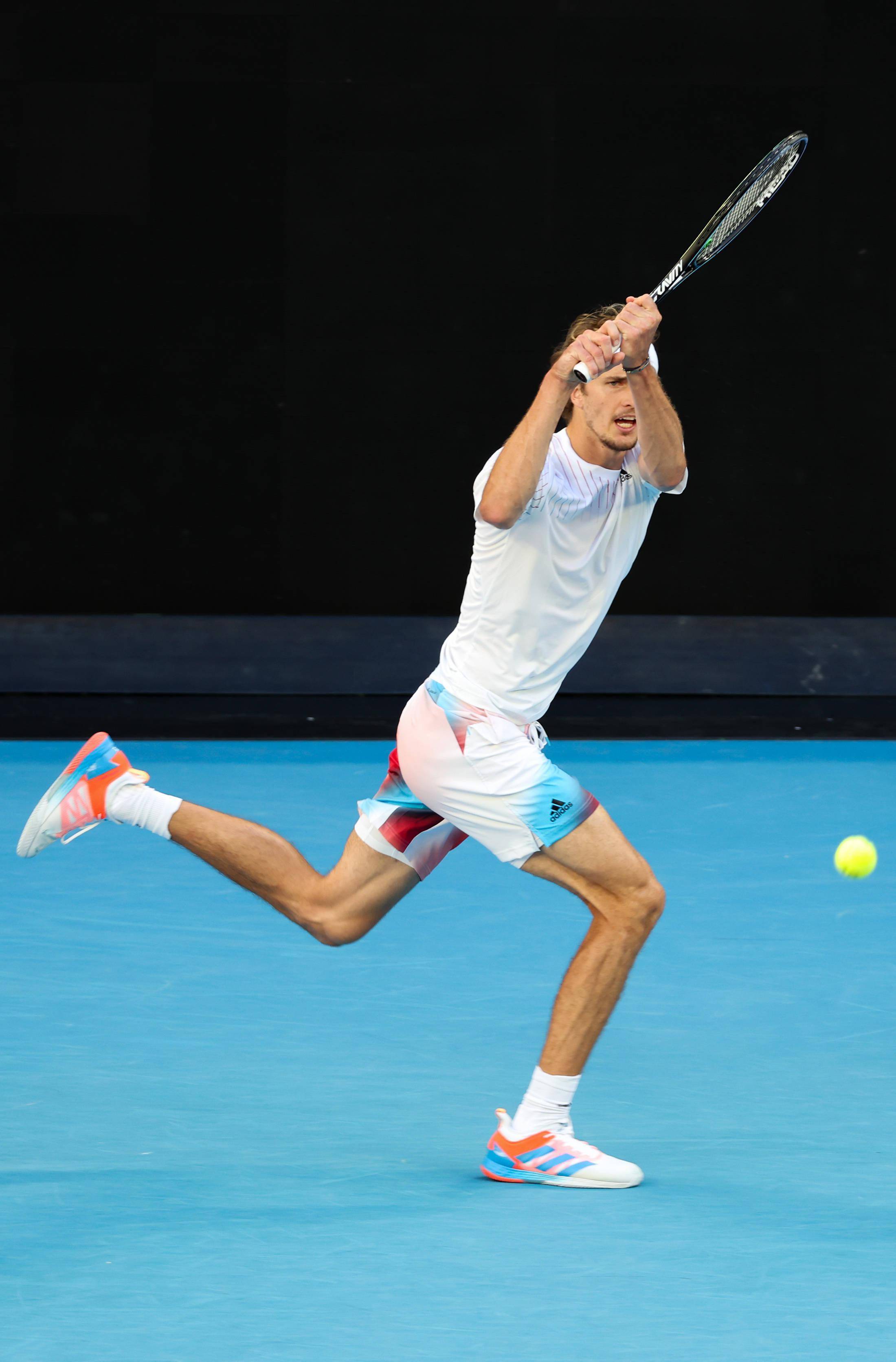 开云体育-欧洲网球队爆冷世界网球队，兹维列夫爆发神勇