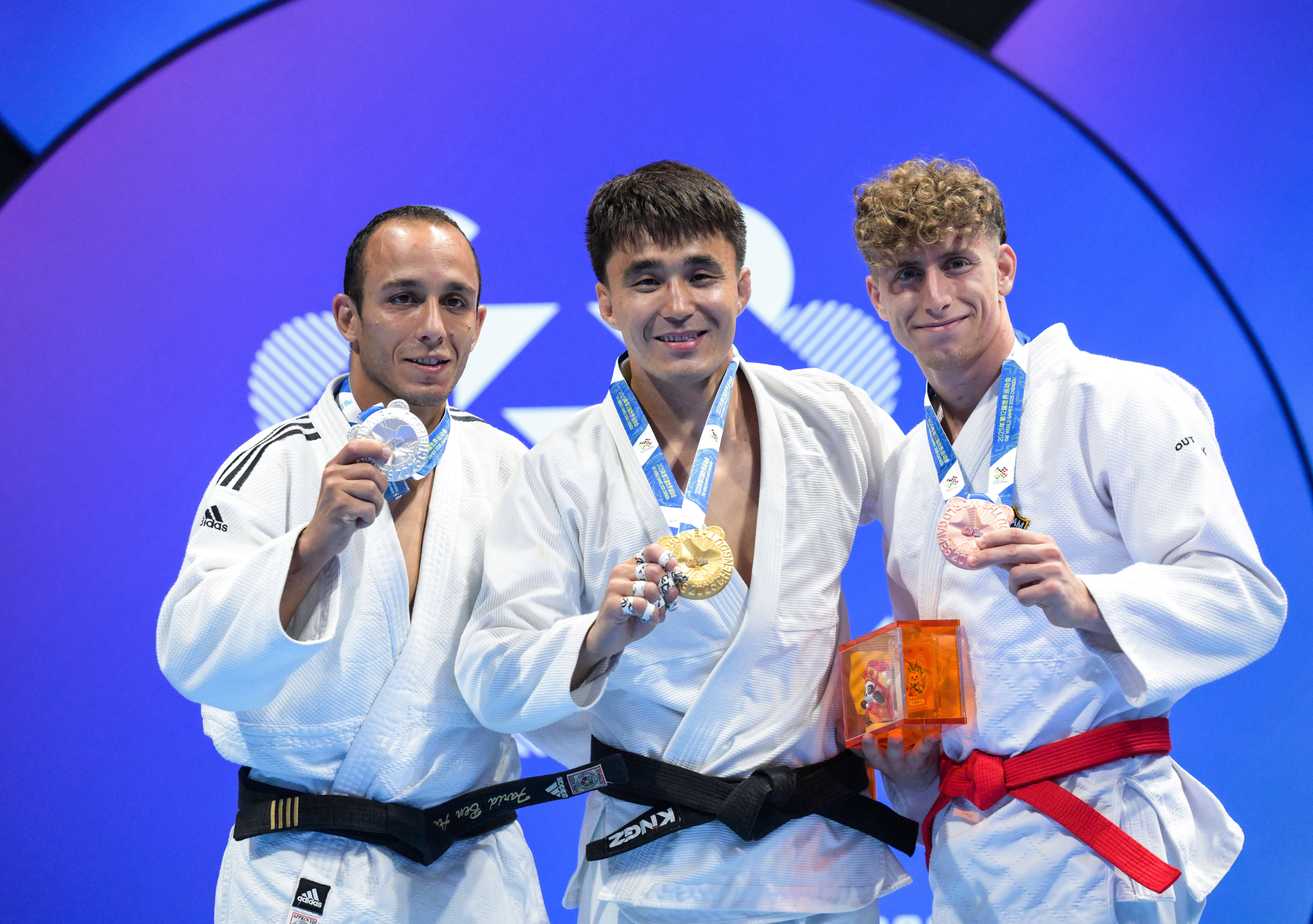 墨西哥选手勇夺柔道比赛冠军