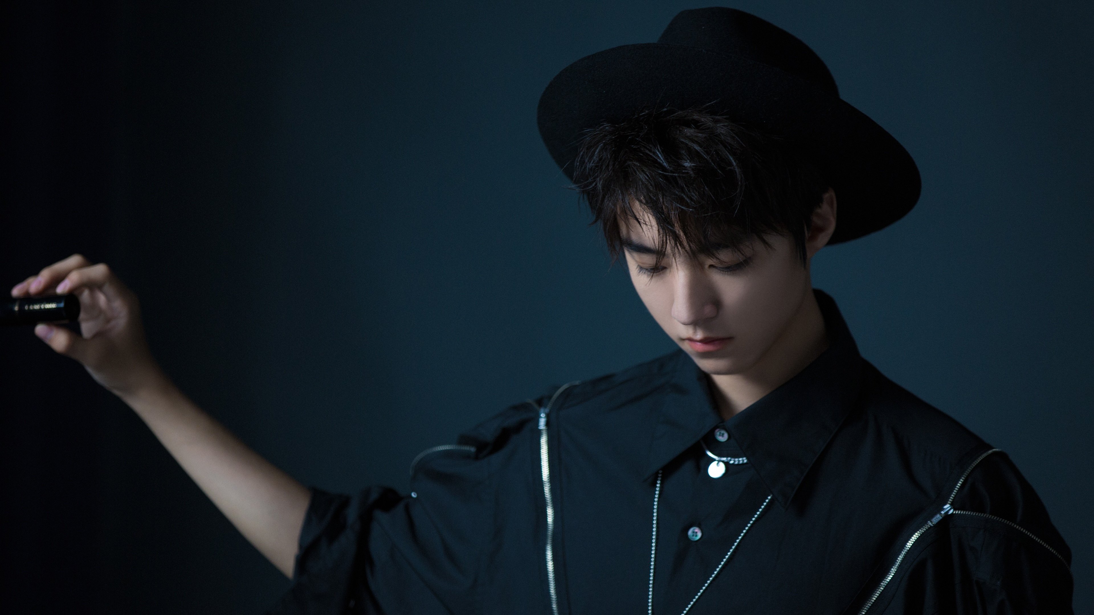 老将的火焰与团队的逆袭，哈斯爆冷夜，阿隆索点燃赛场