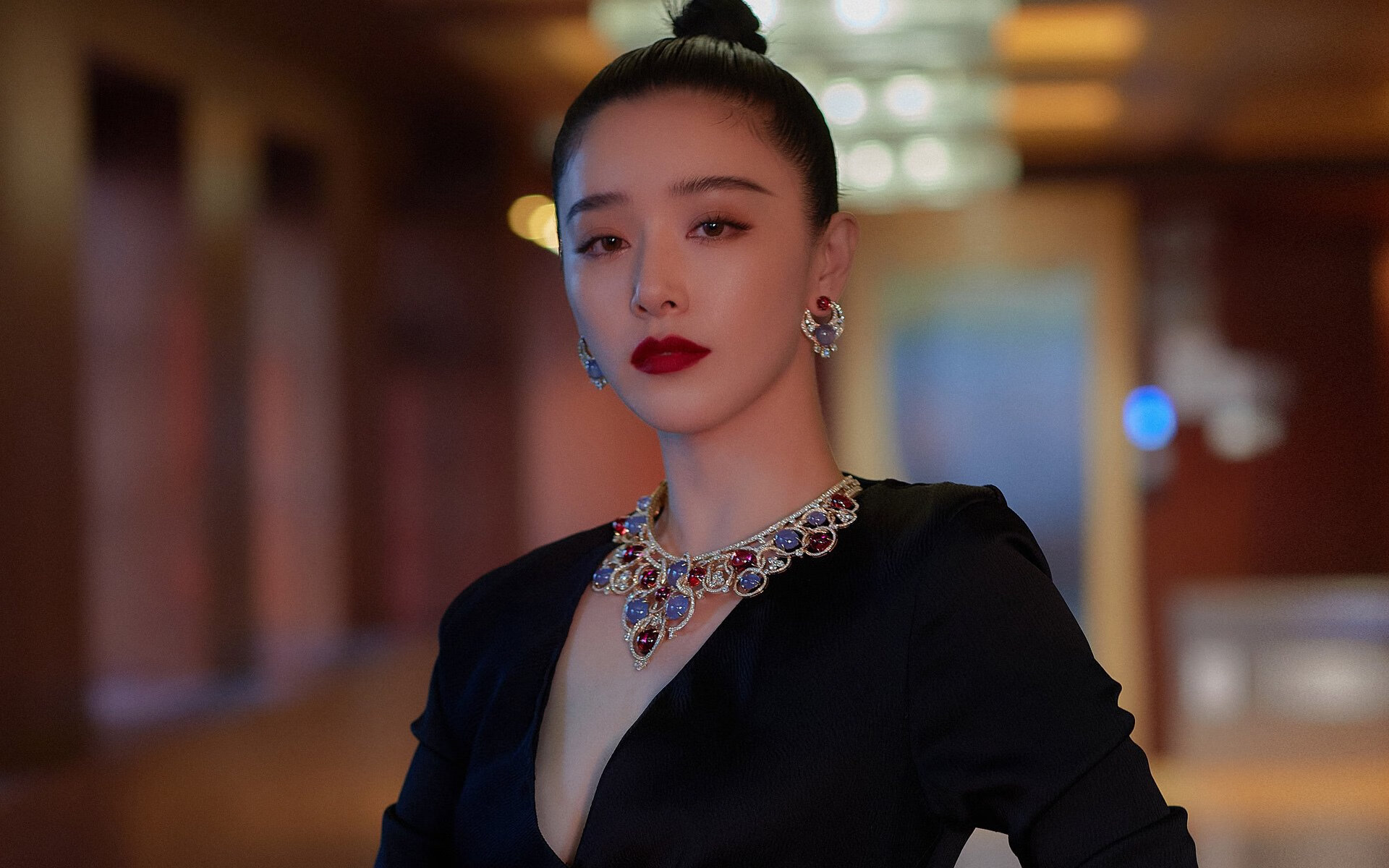 开云体育平台APP-F1新赛季揭幕战之夜，萨卡末节换挡超车接管绿茵赛道