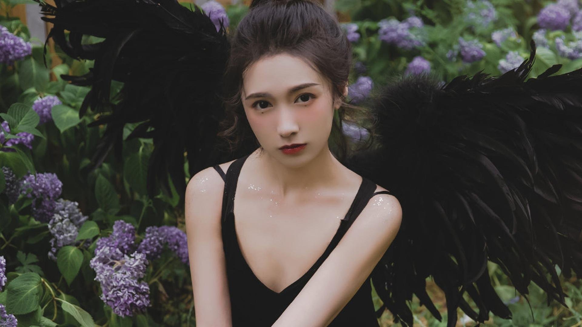 开云体育中国-霓虹与荒漠之间，他投出一场雪崩