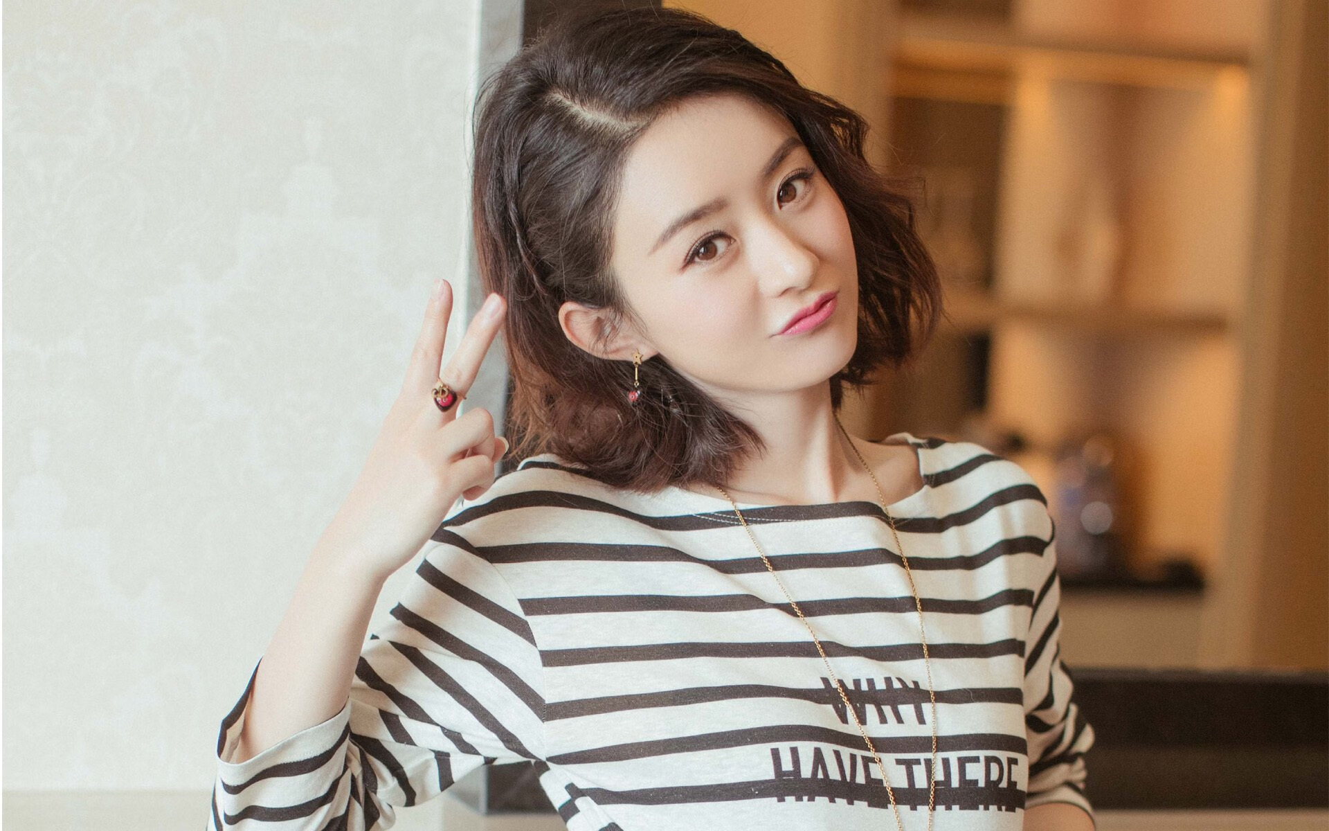 绿茵后卫的幽灵,当NBA季后赛之夜被范戴克的存在感笼罩