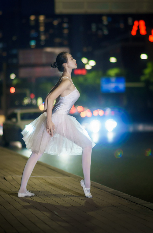 跨域体育的掌控艺术,浙江队节奏驯服篮网,詹姆斯在德比战场化身传奇